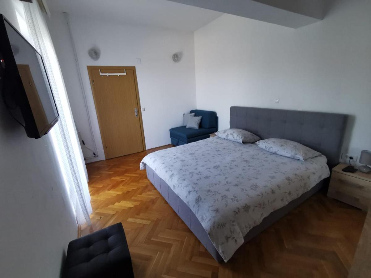 Apartment Cirko Kastela Luaran gambar