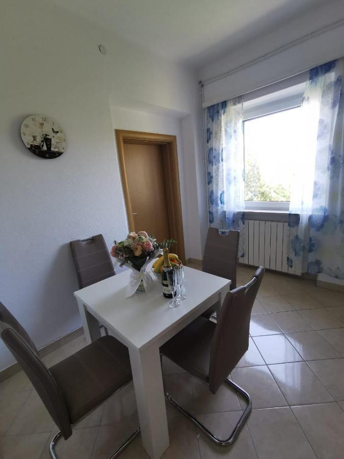 Apartment Cirko Kastela Luaran gambar