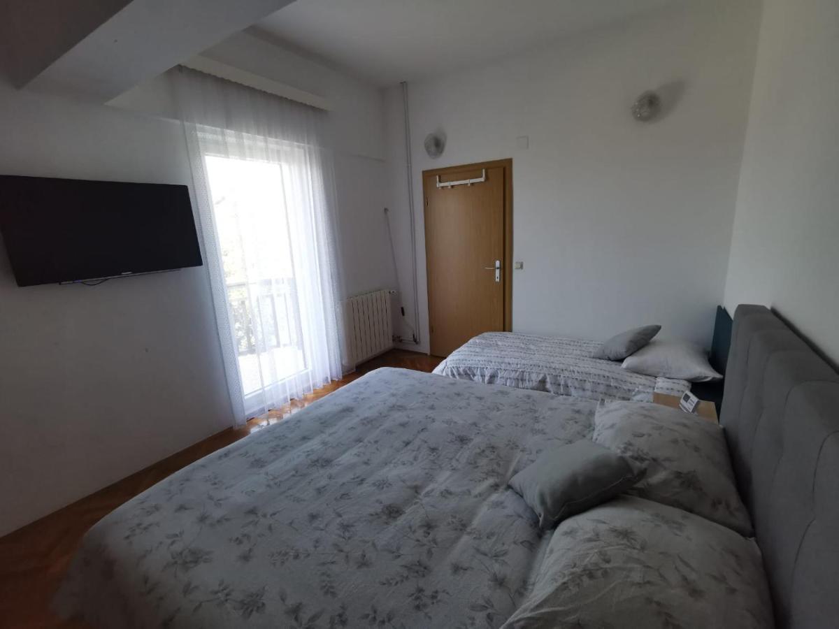 Apartment Cirko Kastela Luaran gambar