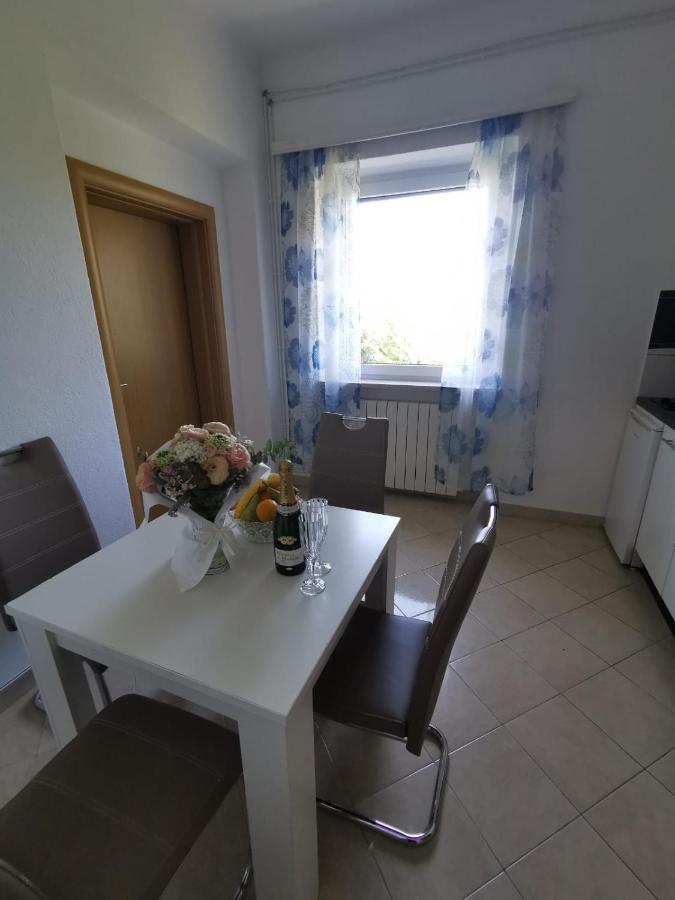 Apartment Cirko Kastela Luaran gambar