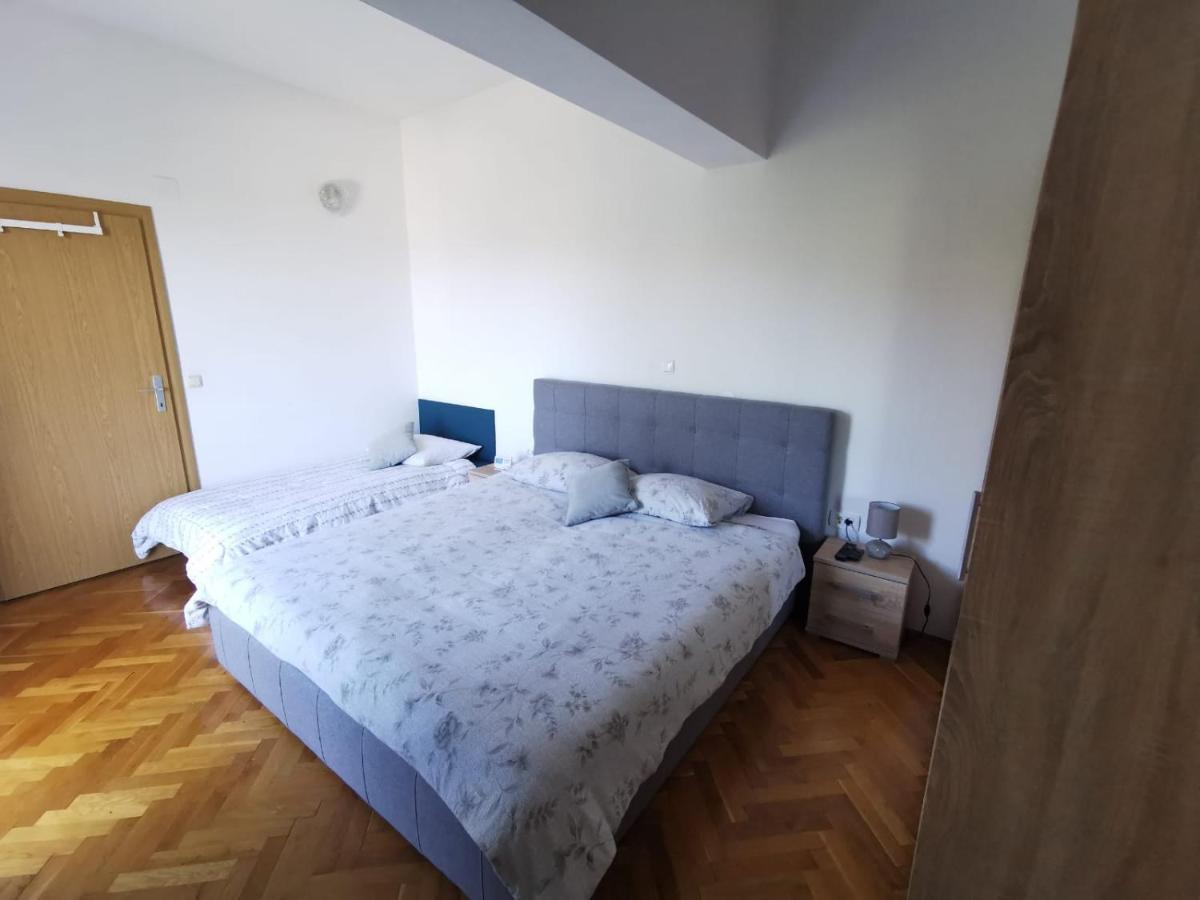 Apartment Cirko Kastela Luaran gambar