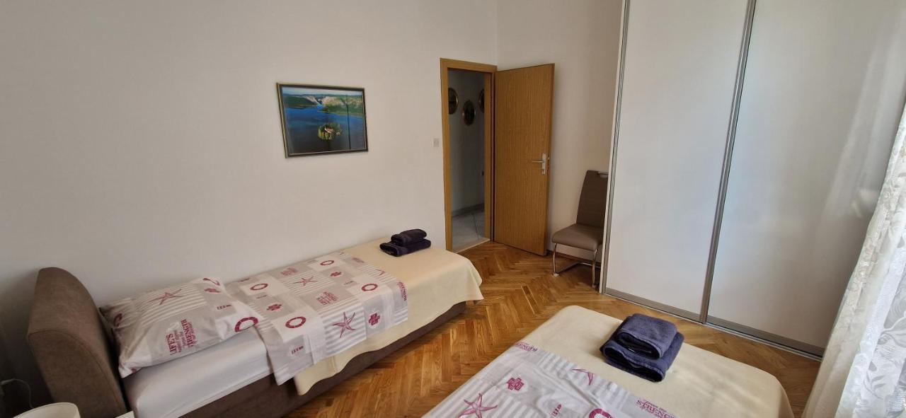 Apartment Cirko Kastela Luaran gambar