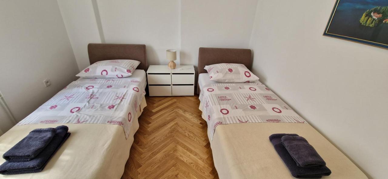 Apartment Cirko Kastela Luaran gambar