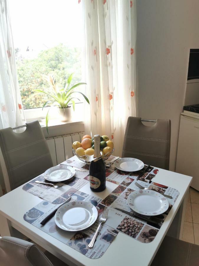Apartment Cirko Kastela Luaran gambar