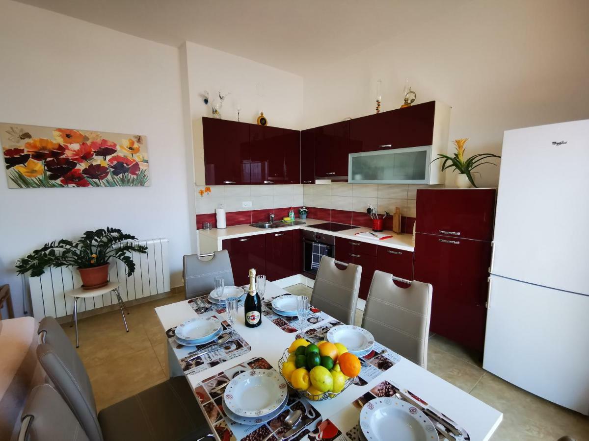 Apartment Cirko Kastela Luaran gambar